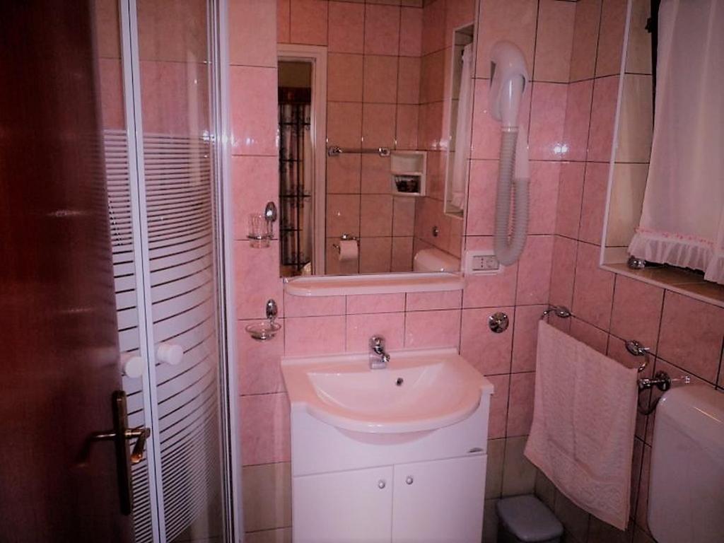 Apartments And Rooms With Parking Space Rabac, Labin - 12368 Buitenkant foto
