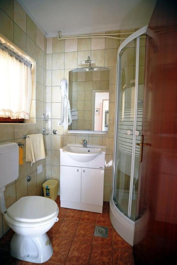 Apartments And Rooms With Parking Space Rabac, Labin - 12368 Buitenkant foto